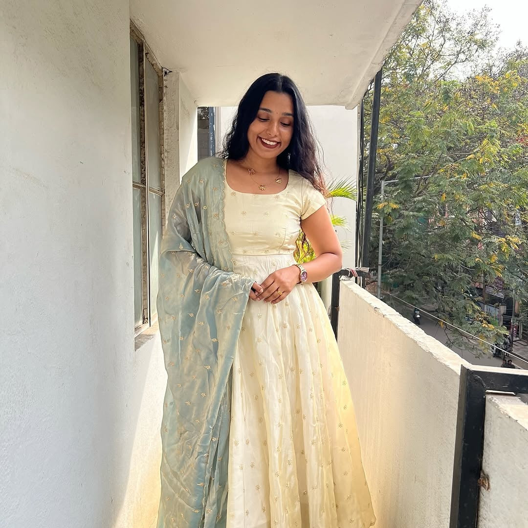 Anarkali Dress with Cream & Light Grey Dupatta – Elegant Women’s Ethnic Wear