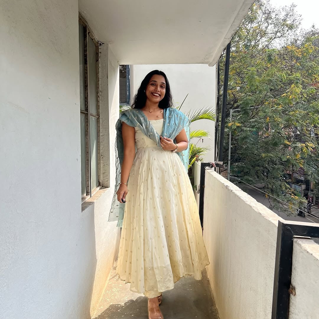 Anarkali Dress with Cream & Light Grey Dupatta – Elegant Women’s Ethnic Wear