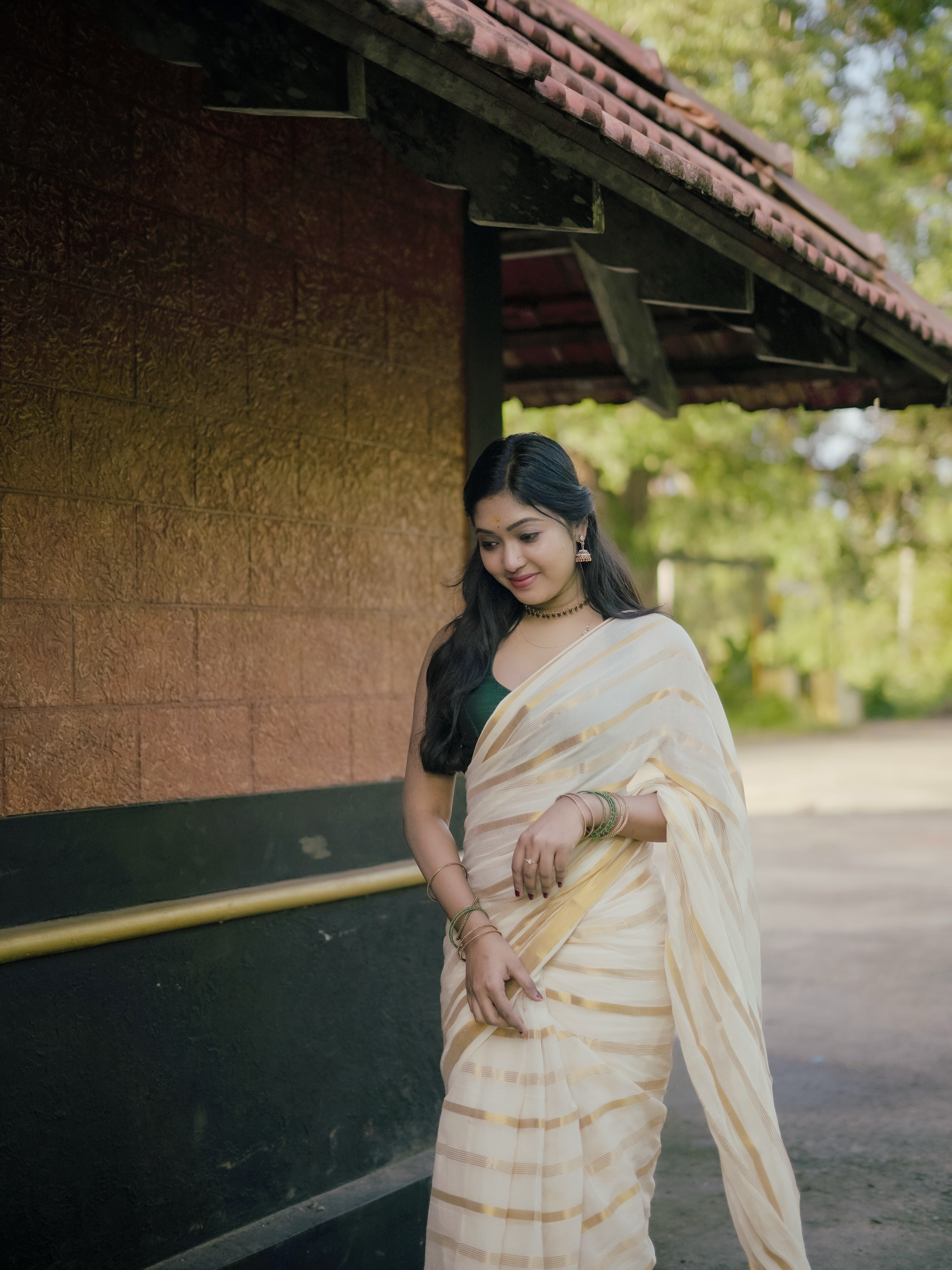 Ivory Gold Stripe Kerala Tissue Saree | Traditional Kasavu Style Elegant Festive Wear