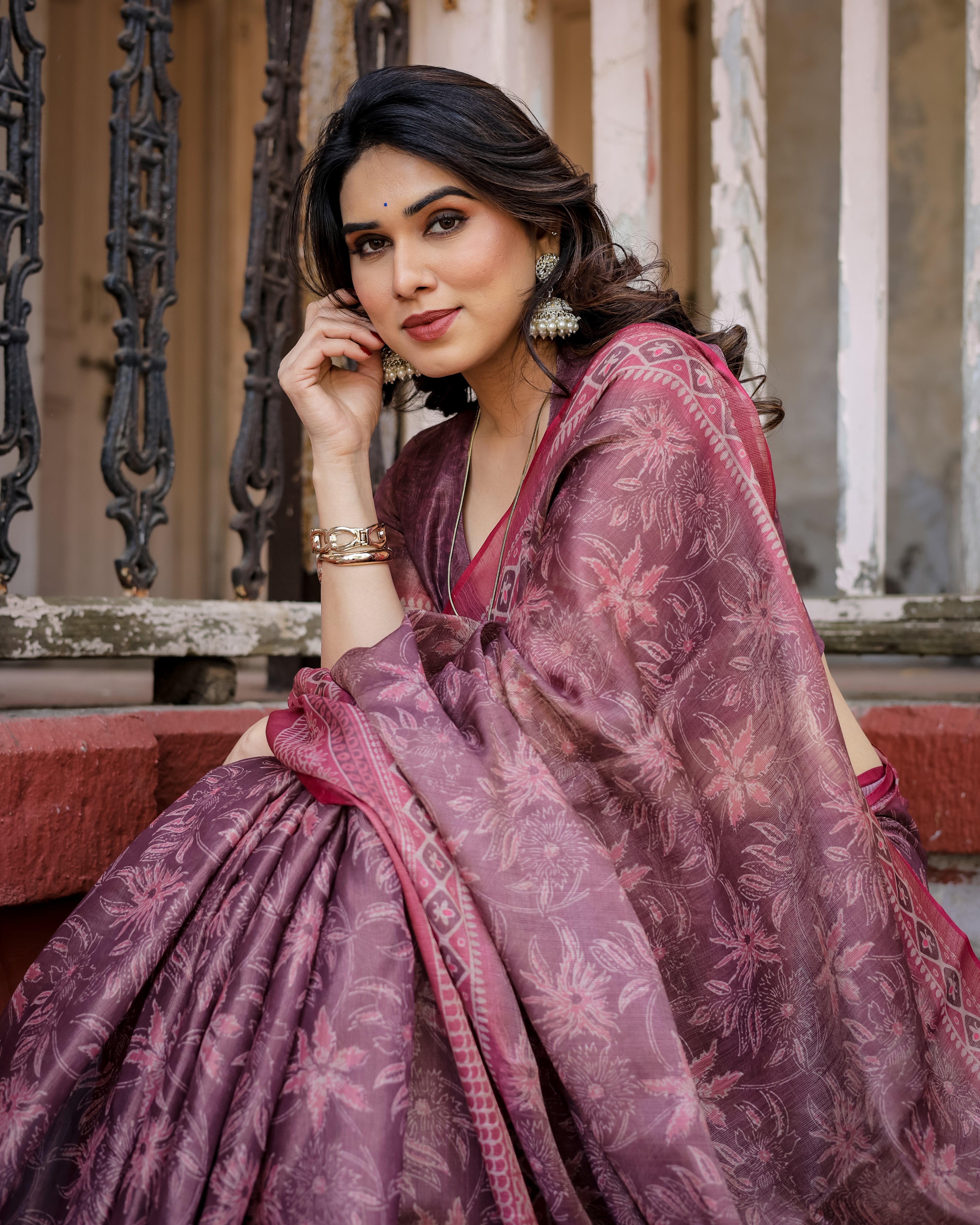 Elegant Multicolor Linen Saree with Traditional Patterns | Lightweight Festive Wear