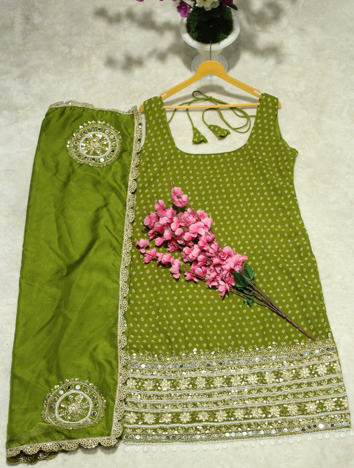Floral Elegance Digital Printed Georgette Top Pant Set With Organza Dupatta