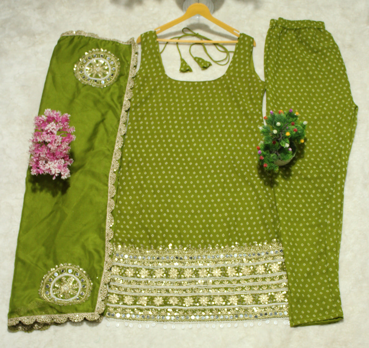 Floral Elegance Digital Printed Georgette Top Pant Set With Organza Dupatta