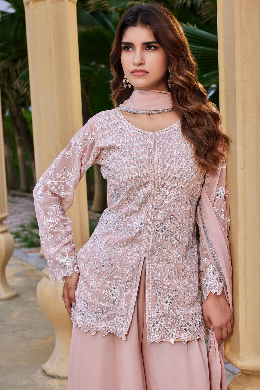 A perfect blend of elegance, glamour and contemporary ethnic style